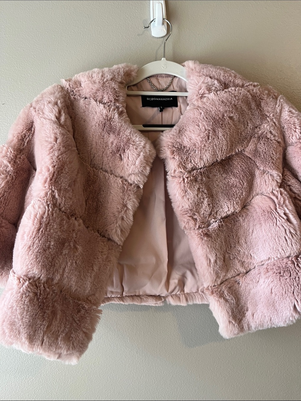 BCBGMaxAzria Blush Pink Faux-Fur Cropped Puffer Jacket - Picture 4 of 5